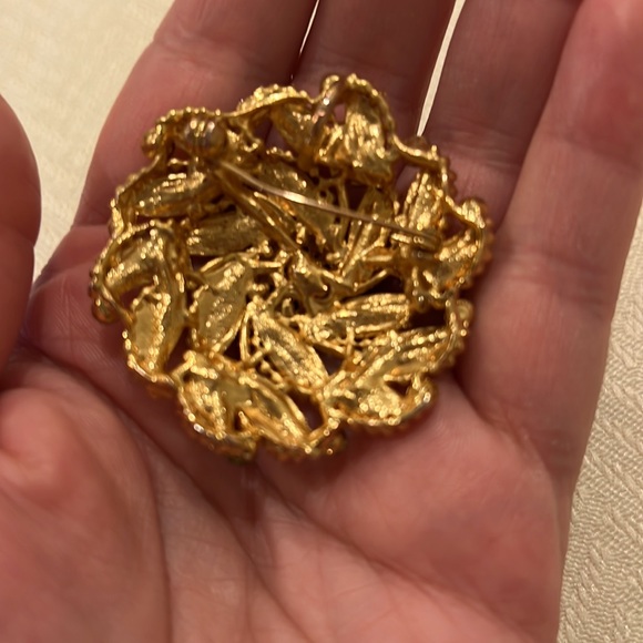 Brooch gold with a green leaves - Picture 3 of 3